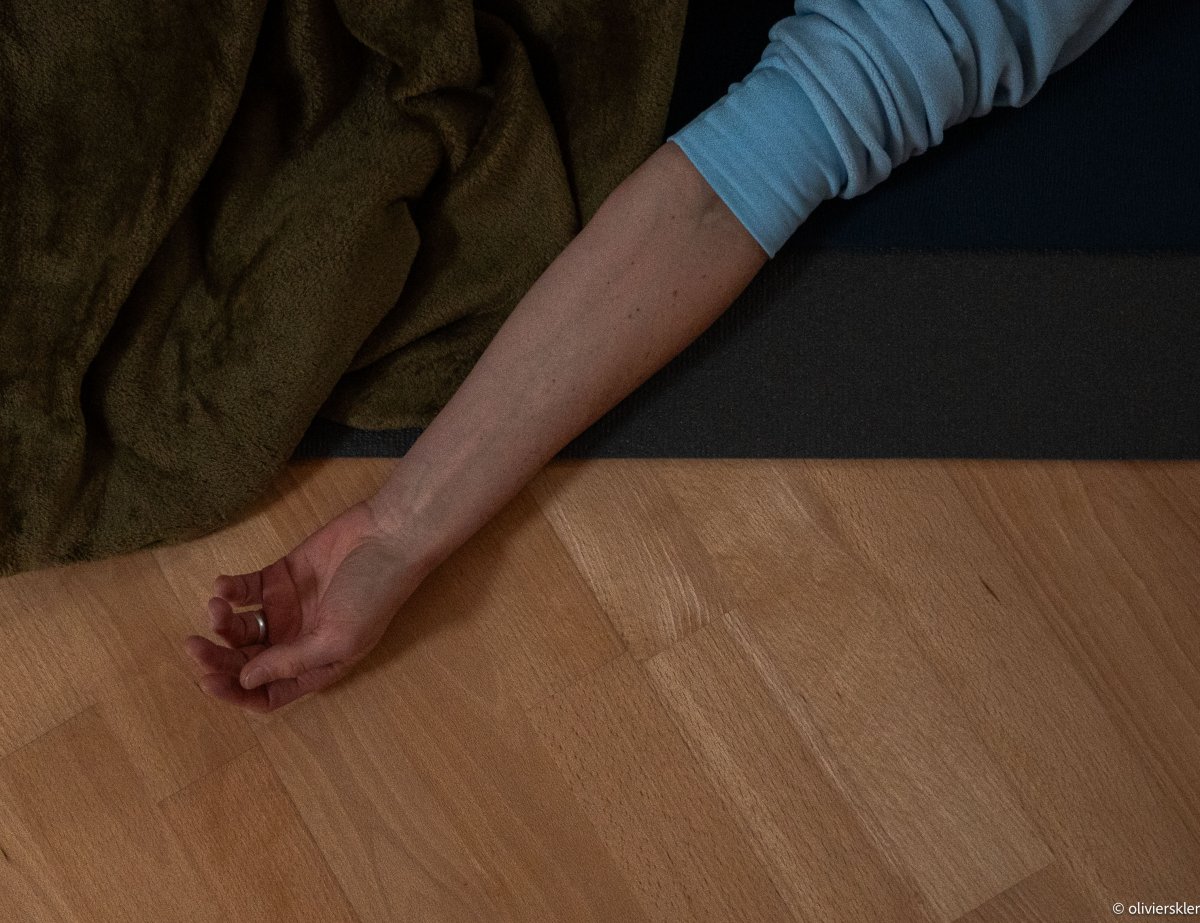 Axelle Gagnard yoga Belfort yoga Nidra Cours collectif de yoga Nidra à Belfort. Axelle Gagnard. Photographe Olivier Skler