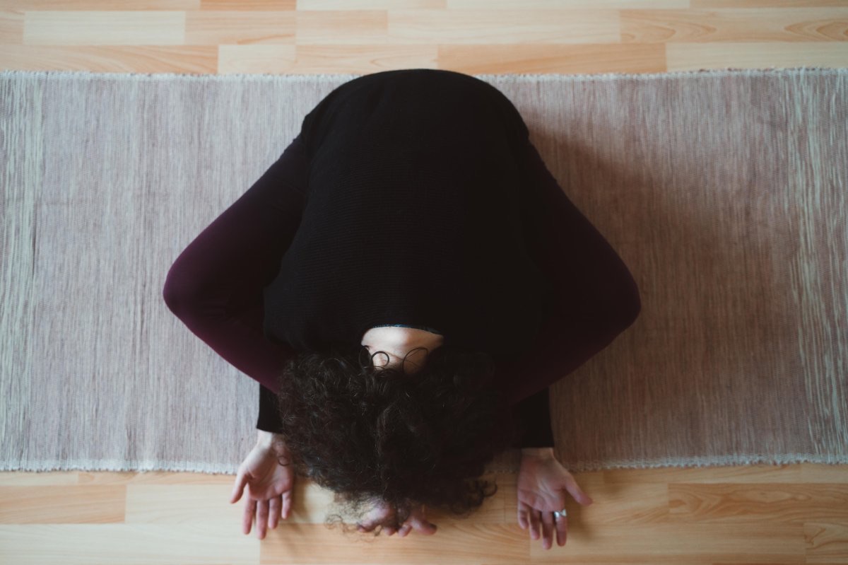 Axelle Gagnard yoga Belfort posture papillon Image de posture de Yin yoga du papillon. Axelle Gagnard yoga à Belfort. Photographe Tom Clément